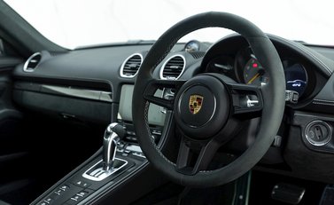 Porsche 718 Cayman GT4 9