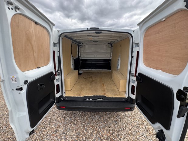 Renault Trafic SWB L1H1 [SOLD MM] Low Roof Advance LL31 Air Con Sensors EURO 6 7