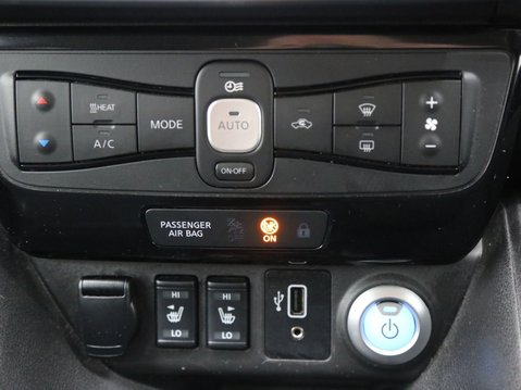 Nissan LEAF 40kWh N-Connecta Auto 5dr 17