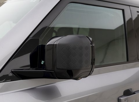 Land Rover Defender 110 HSE P300 27