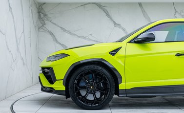 Lamborghini Urus PERFORMANTE 35