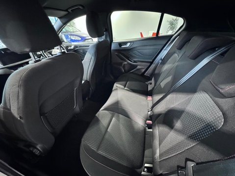 Ford Focus 1.0T EcoBoost ST-Line Euro 6 (s/s) 5dr 27