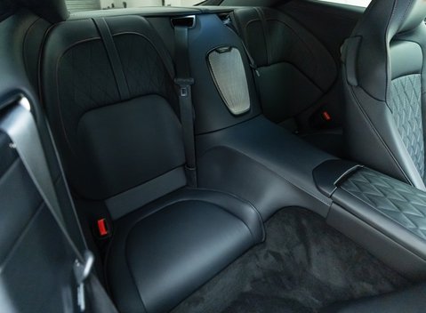 Aston Martin DB12 V8 16