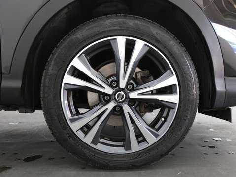 Nissan Qashqai 1.3 DIG-T N-Connecta Euro 6 (s/s) 5dr 28