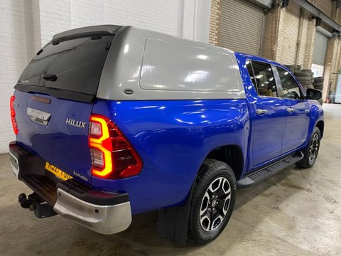 Toyota Hilux INVINCIBLE 4WD D-4D DCB 4