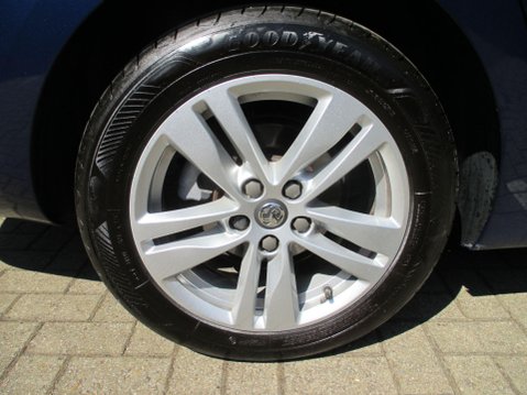 Vauxhall Astra 1.5 Turbo D Business Edition Nav Sports Tourer Euro 6 (s/s) 5dr 11