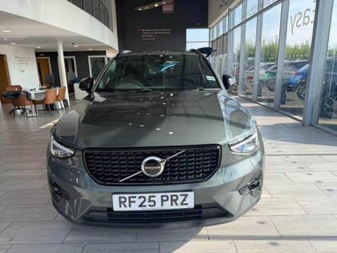 Volvo XC40 2.0 B4 MHEV Plus Dark DCT Auto Euro 6 (s/s) 5dr 3