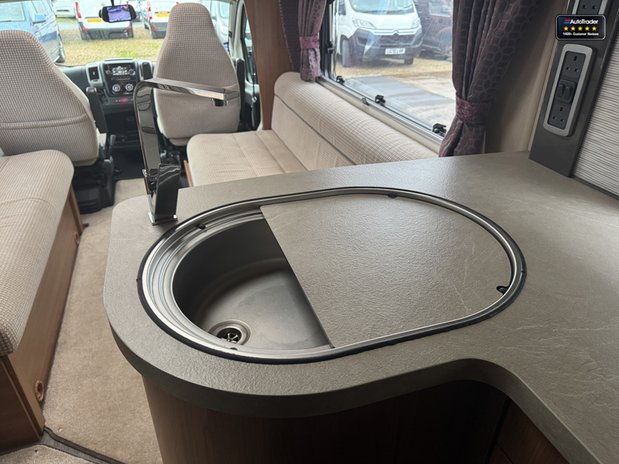 Auto-Trail Comanche Frontier|4 Berth|2 Belts|AUTO|Rear Single Beds|Hab 12
