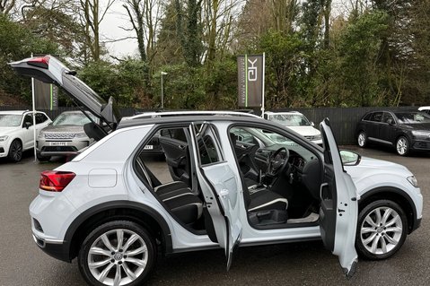 Volkswagen T-Roc SEL TSI EVO DSG -WHITE SILVER -PAN ROOF -CAMERA -WINTER PACK  22