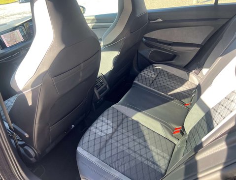 Volkswagen Golf 2.0 Golf R-Line TDI Semi-Auto 5dr 46