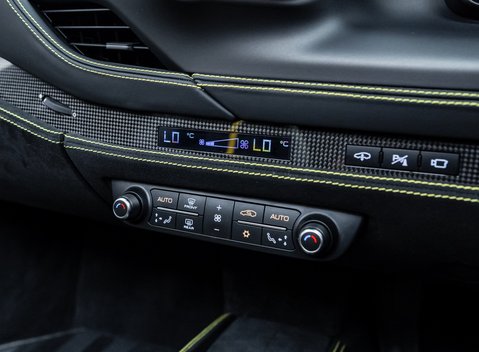 Ferrari F8 Spider 22