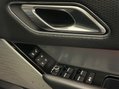 Land Rover Range Rover Velar R-DYNAMIC SE 24