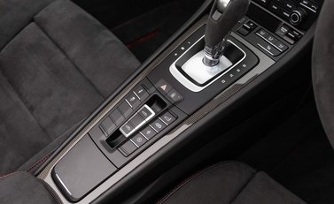 Porsche 911 Targa 4 GTS (991.2) 12