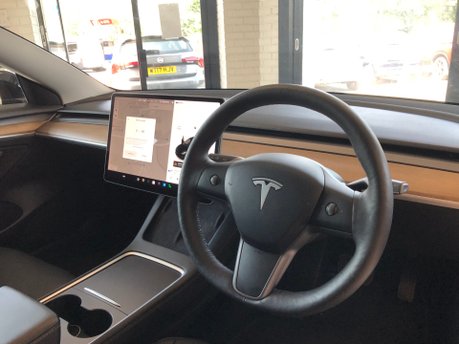 Tesla Model 3 LONG RANGE AWD 45,000m black vegan leather, 19 inch alloys 14