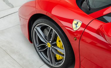 Ferrari 488 SPIDER 32