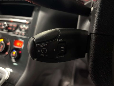 Peugeot 3008 BLUE HDI S/S ALLURE 19