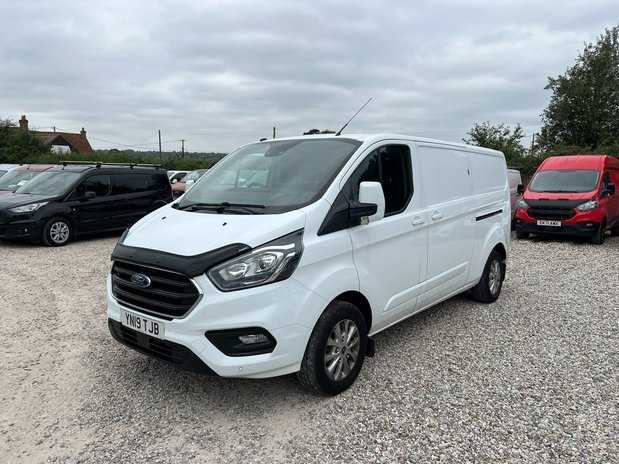 Ford Transit Custom LWB L2H1 Low Roof Limited 300 Air Con Ply Lined Sensors EURO 6 NO VAT 2