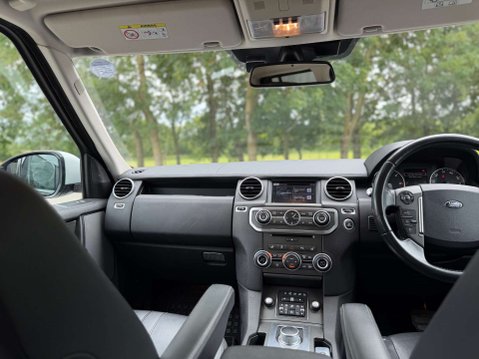 Land Rover Discovery 3.0 Discovery Graphite SDV6 Auto 4WD 5dr 32