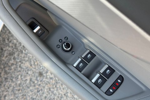 Audi A4 AVANT TDI ULTRA SPORT - APPLE CAR PLAY - CC - ROCK GREY LEATHER - 33
