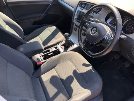Volkswagen Golf SE TDI BLUEMOTION TECHNOLOGY FULL SERVICE HISTORY £20 TO TAX 2