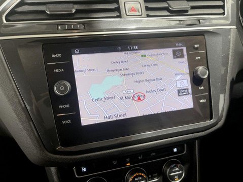 Volkswagen Tiguan 2.0 TDI SE Navigation SUV 5dr Diesel DSG Euro 6 (s/s) (150 ps) 16