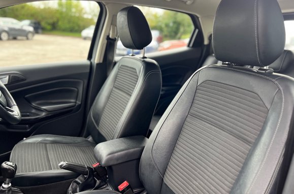 Ford Ecosport TITANIUM 24