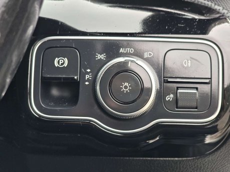 Mercedes-Benz A Class 1.5 A180d Sport (Executive) Hatchback 5dr Diesel 7G-DCT Euro 6 (s/s) (116 p 30