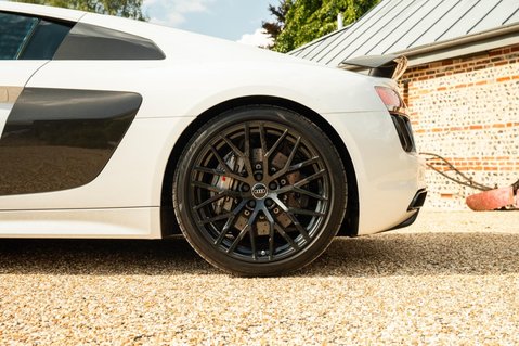 Audi R8 5.2 FSI V10 Plus S Tronic quattro Euro 6 (s/s) 2dr 11