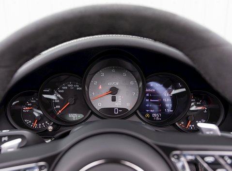 Porsche 911 Targa 4 GTS (991.2) 18