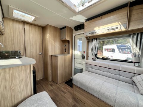 Coachman Pastiche 545 16