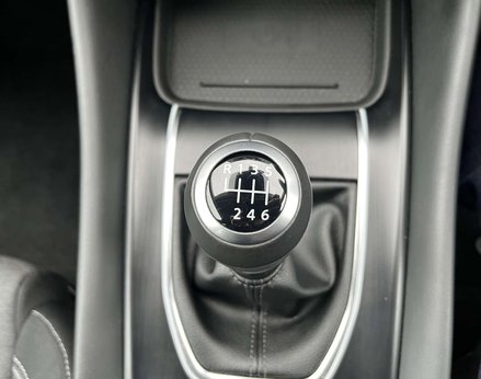 Nissan Qashqai 1.3 Qashqai N-Connecta DiG-T MHEV 5dr 53