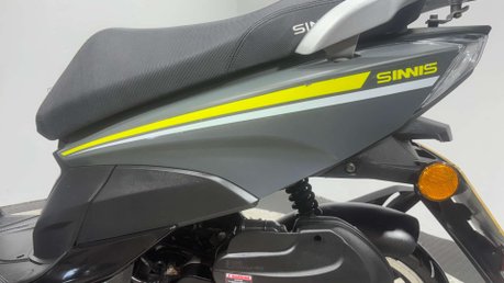 Sinnis Twist 2022 1K 50CC SCOOTER LEARNER BIKE NEW MOT SERVICED 41