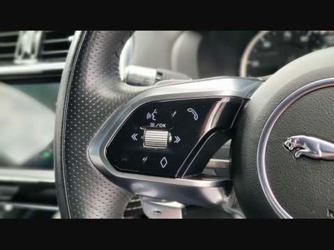 Jaguar XE R-DYNAMIC BLACK MHEV 16
