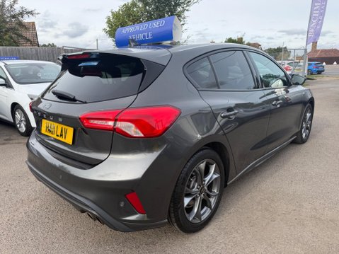 Ford Focus 1.0T EcoBoost ST-Line Euro 6 (s/s) 5dr 9