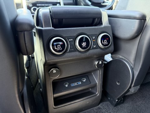 Land Rover Discovery TD6 HSE LUXURY 32