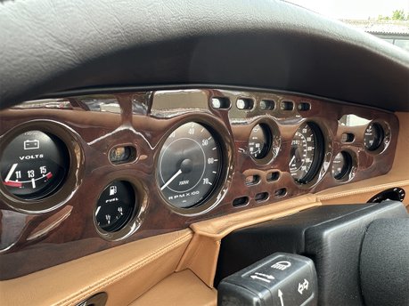 Aston Martin V8 VOLANTE 67