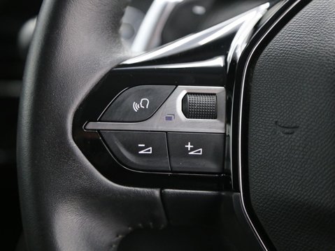 Peugeot 208 1.2 PureTech Allure Premium + EAT Euro 6 (s/s) 5dr 11