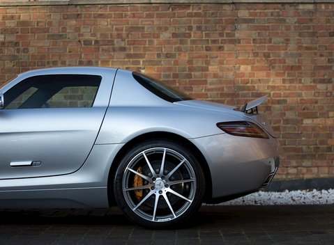 Mercedes-Benz SLS AMG 6