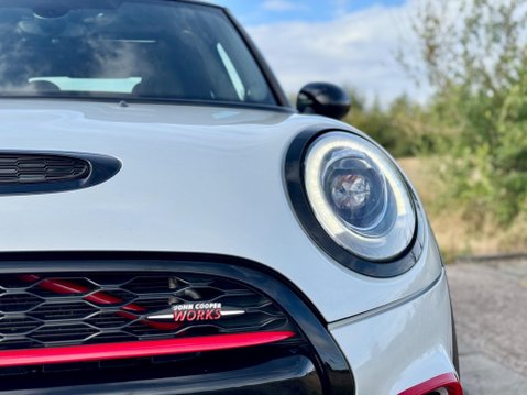 Mini Hatch 2.0 John Cooper Works Euro 6 (s/s) 3dr 26