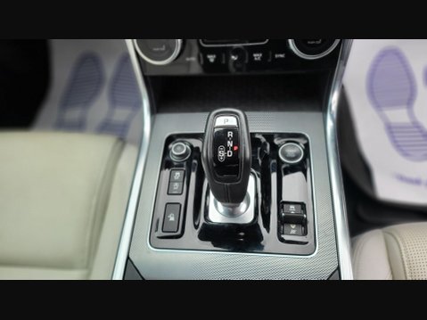 Jaguar XE R-DYNAMIC S 12