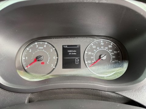 Nissan NV400 DCI TEKNA L2H2 23