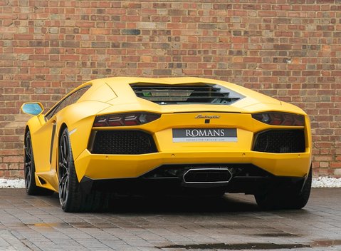 Lamborghini Aventador LP700-4 3