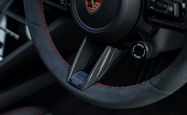 Porsche Macan GTS Electric 22