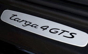 Porsche 911 Targa 4 GTS (991.2) 9