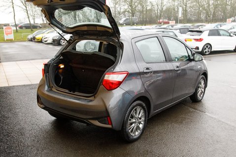 Toyota Yaris VVT-I ICON 33