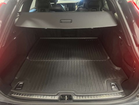 Volvo V90 2.0 V90 R-Design D4 Auto 5dr 26