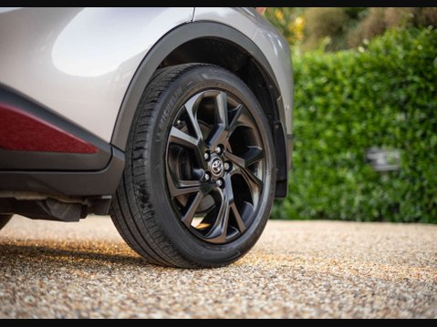 Toyota C-HR 1.8 C-HR-Dynamic HEV CVT 5dr 26