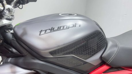 Triumph Street Triple R 2014 ONLY 15K NEW MOT ARROW EXHAUST VERY CLEAN NAKED 16