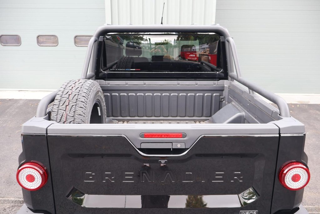 Ineos Grenadier FIELDMASTER EDITION PICK UP VERY RARE PETROL MODEL SEEKER STYLED  23