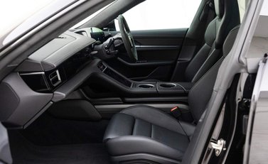 Porsche Taycan TURBO S 93KWH 11